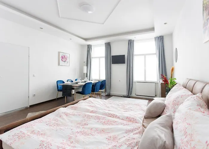 Central, Modern, Big Apartment