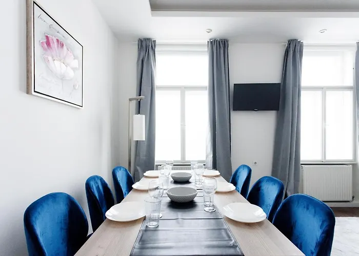Central, Modern, Big Apartment